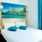 De Paris Hotel 3*